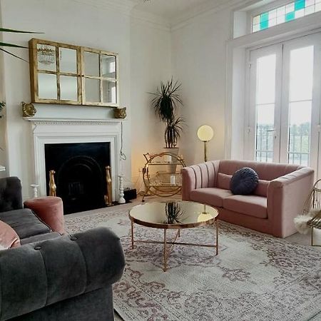 Elegant 5 Bed 4 Bath 'Vogue House' Parisian Style Home Margate Exterior foto