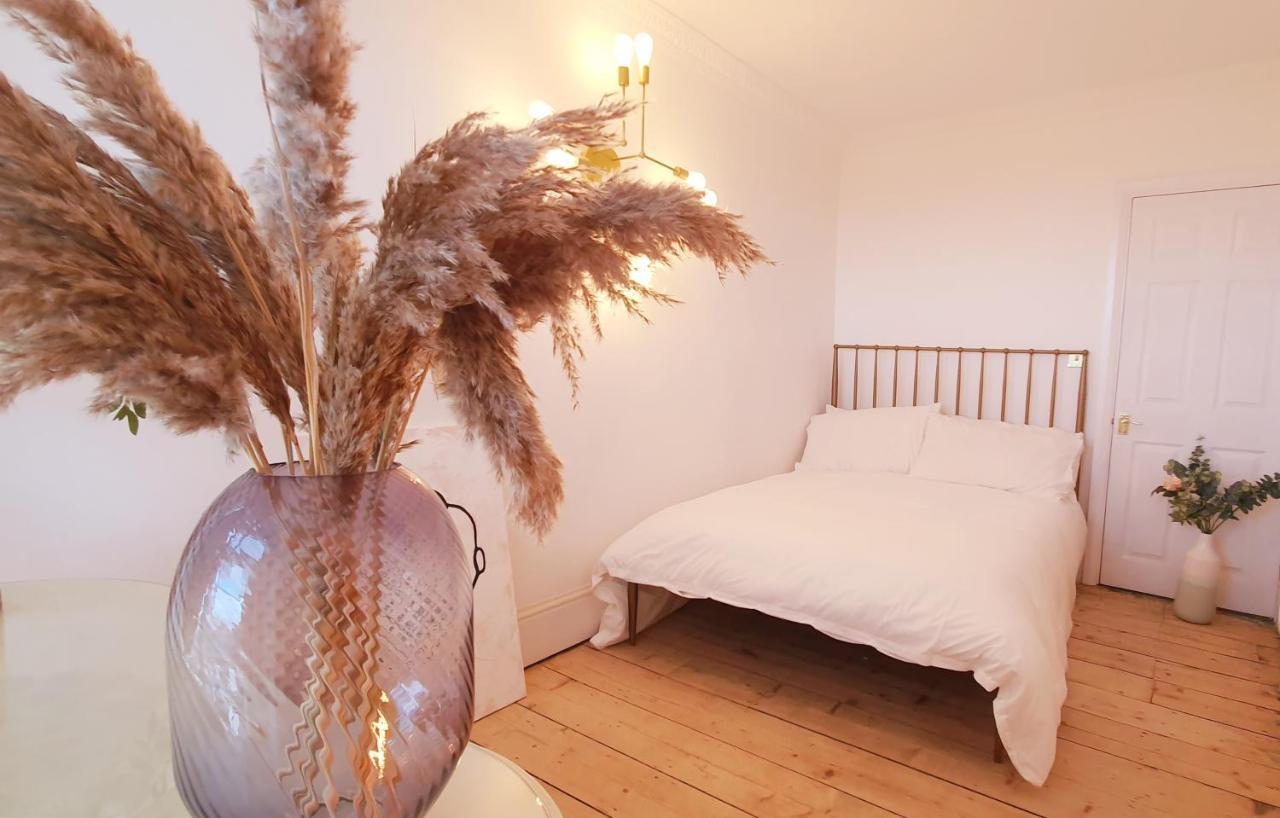 Elegant 5 Bed 4 Bath 'Vogue House' Parisian Style Home Margate Exterior foto