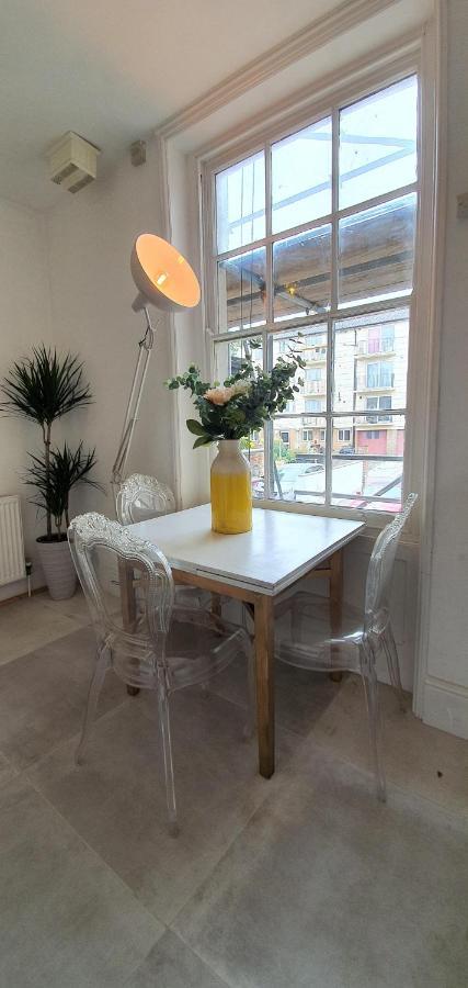 Elegant 5 Bed 4 Bath 'Vogue House' Parisian Style Home Margate Exterior foto