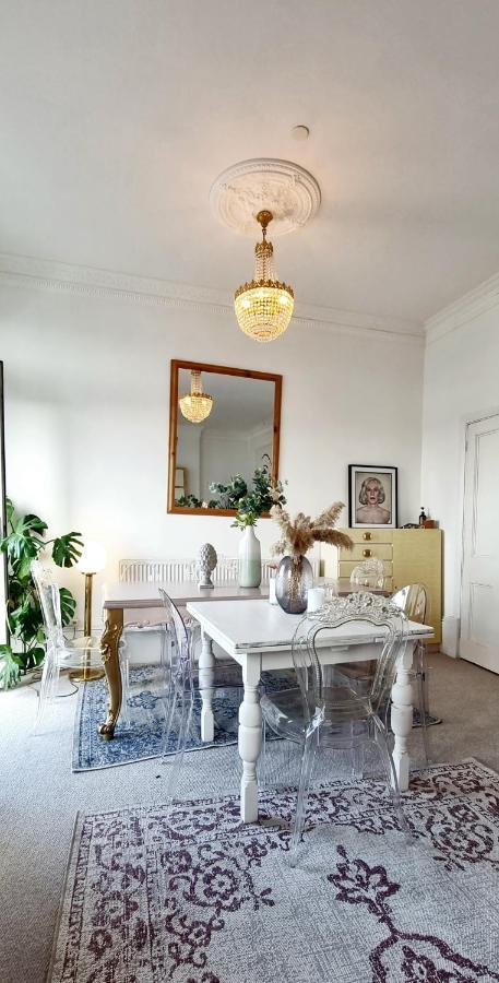 Elegant 5 Bed 4 Bath 'Vogue House' Parisian Style Home Margate Exterior foto