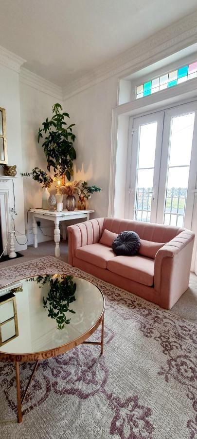 Elegant 5 Bed 4 Bath 'Vogue House' Parisian Style Home Margate Exterior foto