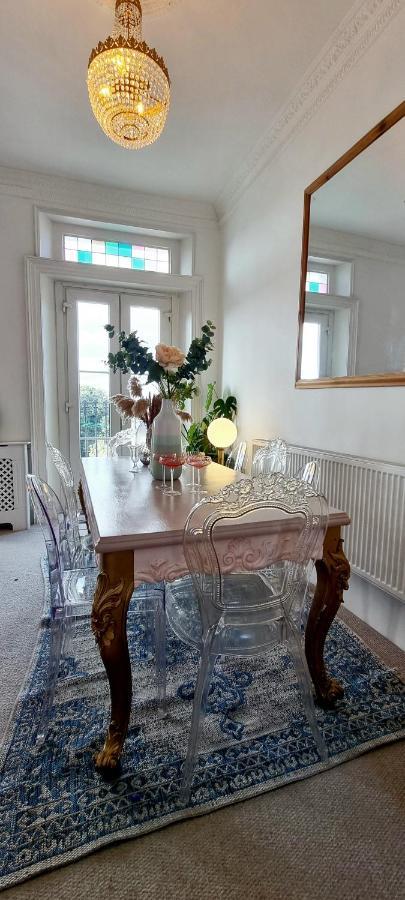Elegant 5 Bed 4 Bath 'Vogue House' Parisian Style Home Margate Exterior foto