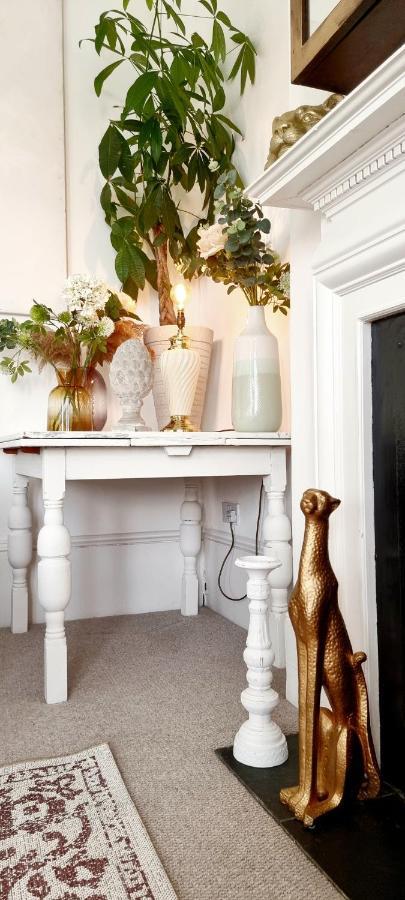Elegant 5 Bed 4 Bath 'Vogue House' Parisian Style Home Margate Exterior foto